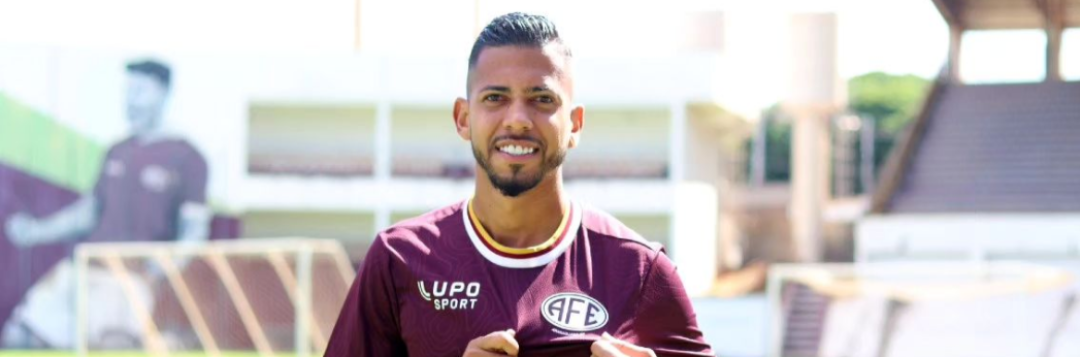 imagem da materia: Lateral Weverton acerta com a Ferroviária