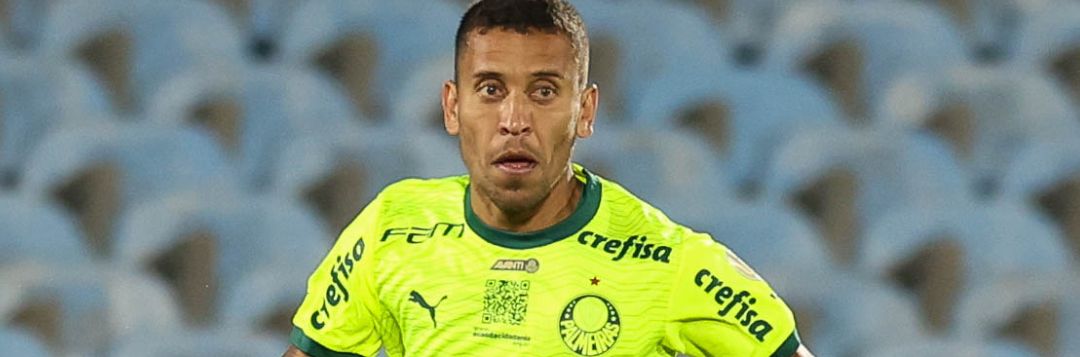 imagem da materia: Marcos Rocha é homenageado por alcançar marca de 300 jogos