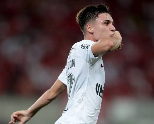 imagem da materia: Em jogo eletrizante, Corinthians vence duelo na Copa do Brasil