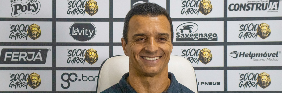 imagem da materia: Em coletiva, Junior Rocha valoriza vitória na estreia e pede tempo para ajustar novo elenco da Internacional