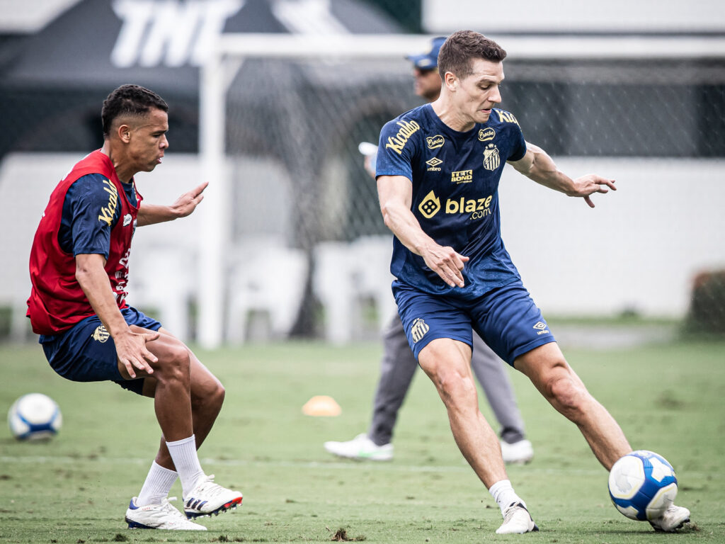 Furch é o principal centroavante do Santos.