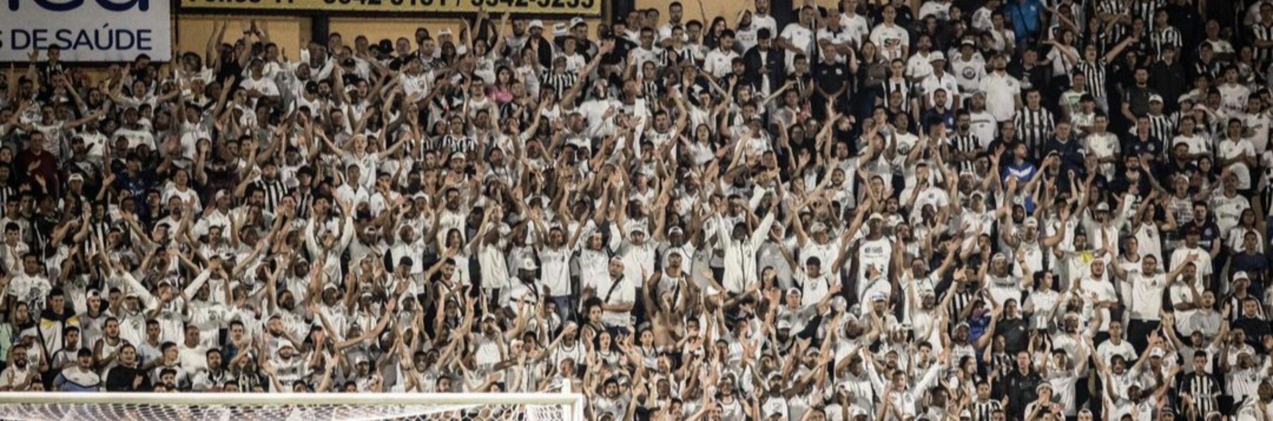 imagem da materia: Torcedores do Santos cercam ônibus do Peixe após derrota