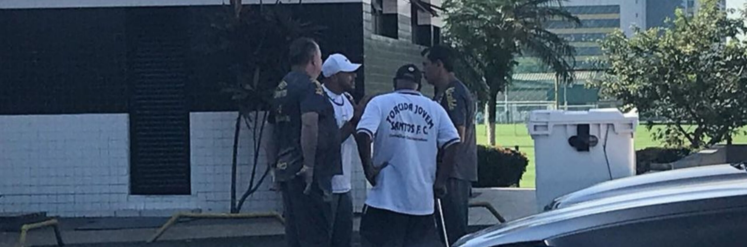imagem da materia: Torcida Jovem cobra jogadores e membros do Santos