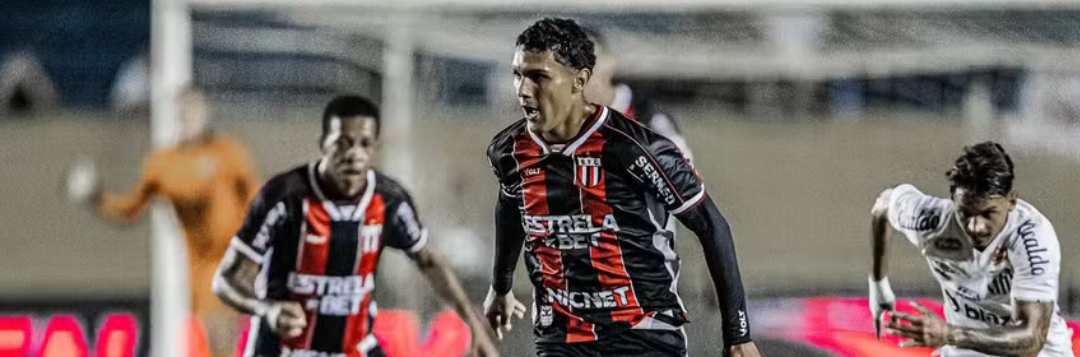 imagem da materia: João Costa celebra primeiro gol no profissional do Botafogo