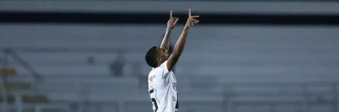 imagem da materia: Gabriel Novaes sofre fratura no braço e passará por cirurgia