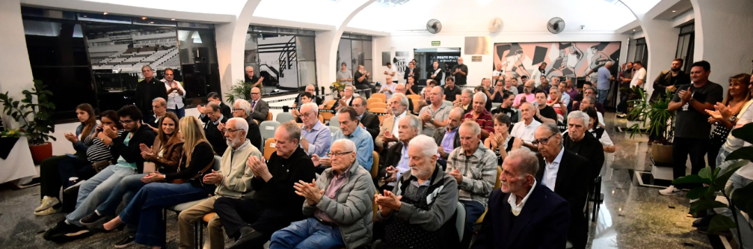 imagem da materia: Ponte Preta presta homenagem a conselheiros