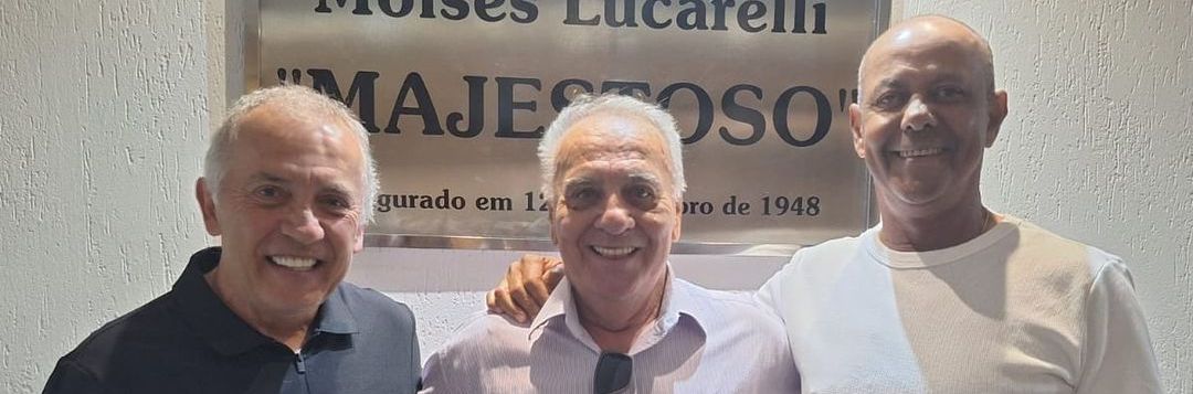 imagem da materia: Dicá faz visita à Ponte Preta antes do Dérbi