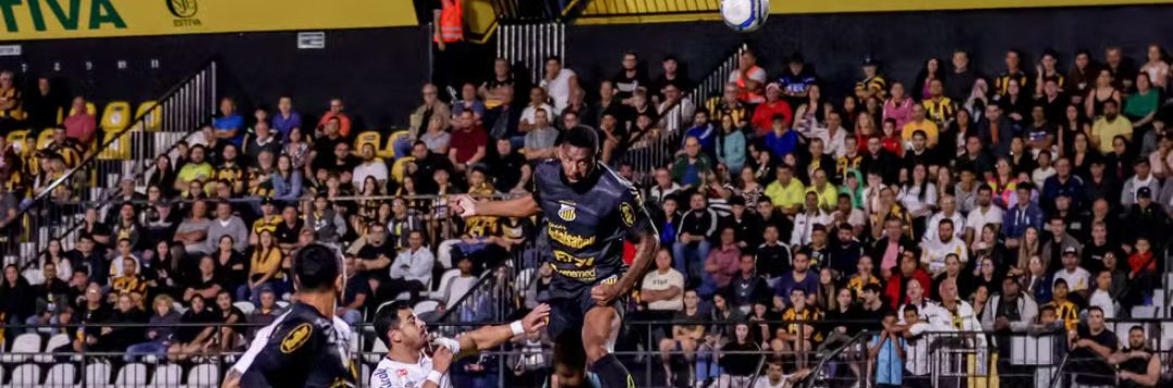 imagem da materia: Donato, zagueiro artilheiro, marca primeiro gol pelo Tigre