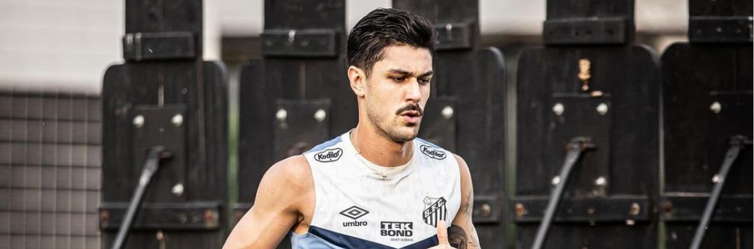imagem da materia: João Basso volta a treinar no CT do Santos