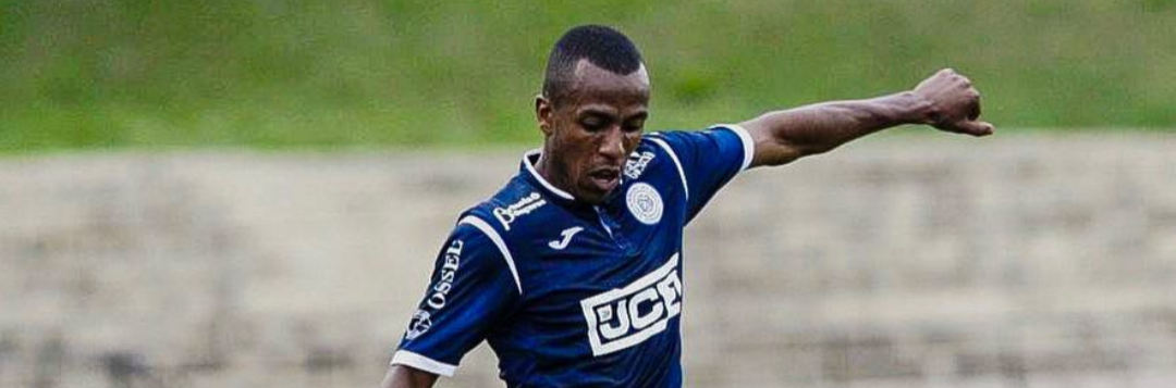 imagem da materia: São Bento acerta o retorno do lateral Samuel Santos