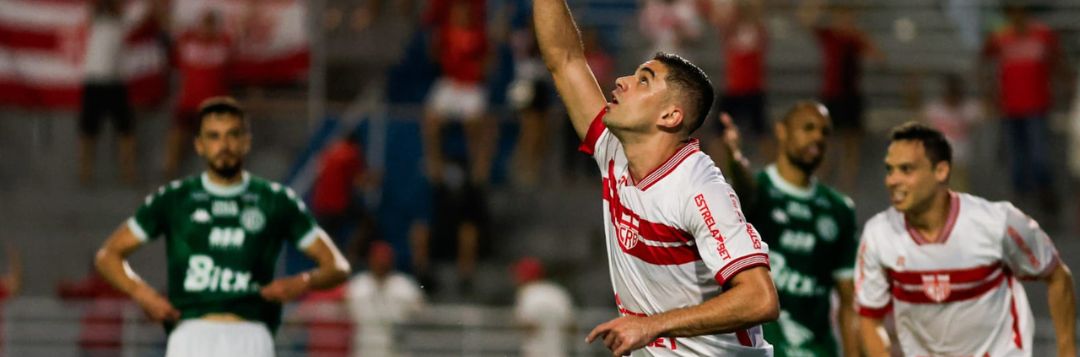 imagem da materia: Guarani perde para o CRB e continua na lanterna da Série B