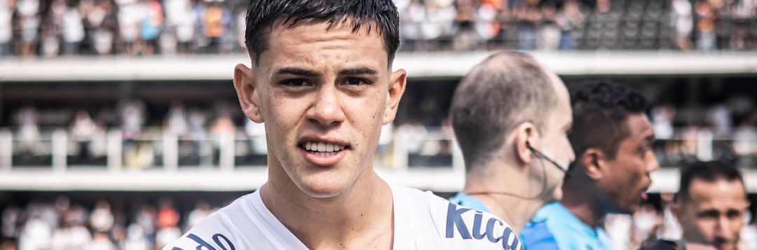 imagem da materia: Santos renova contrato com lateral-direito