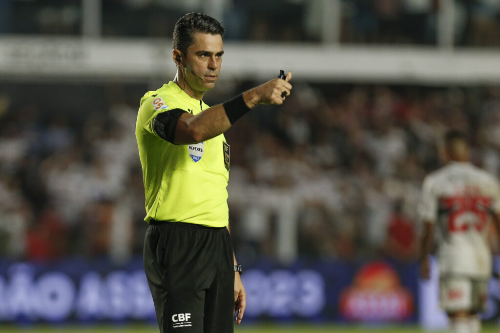 Flávio Rodrigues de Souza foi escolhido para apitar o Dérbi.