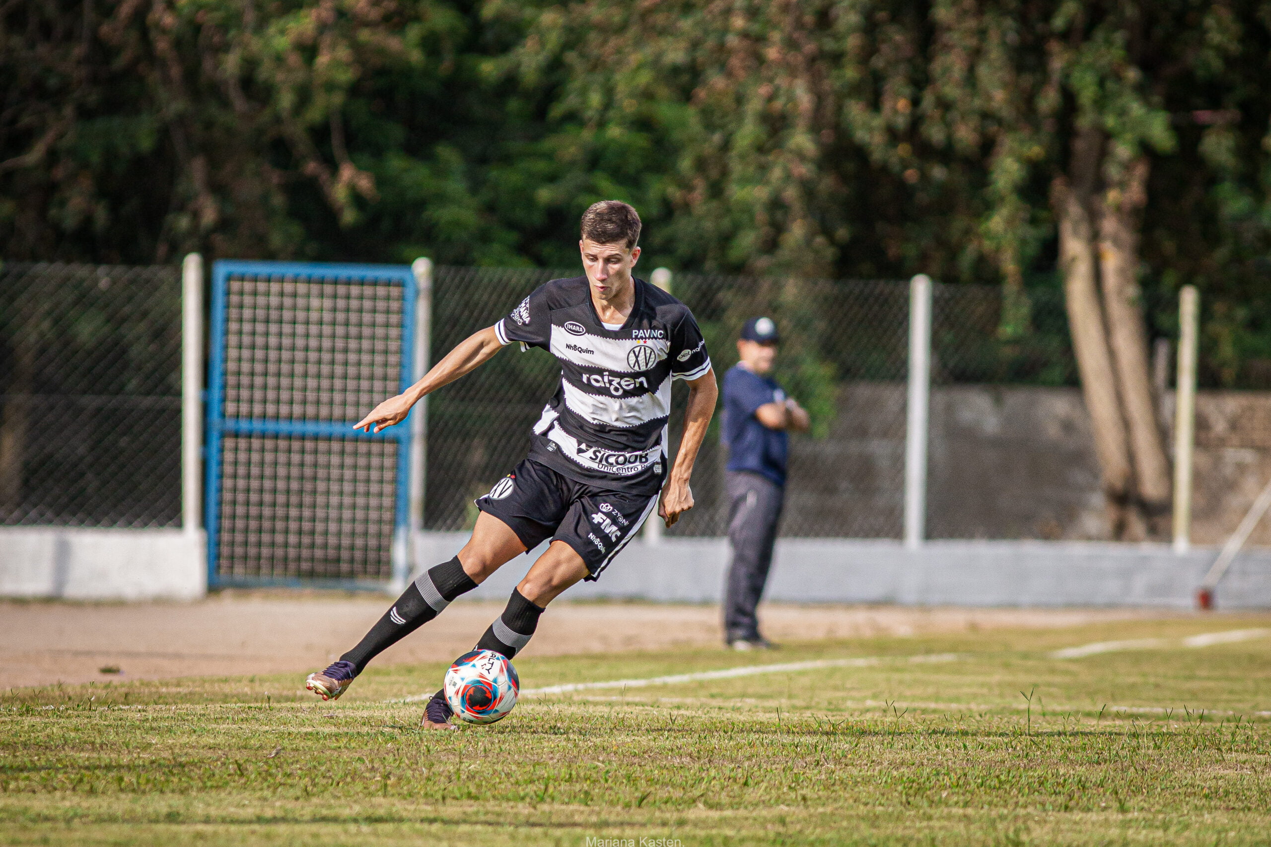 imagem da materia: Lateral da base do XV fecha com o Santos