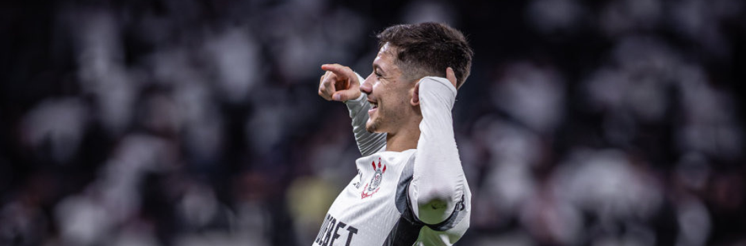 imagem da materia: Com gol nos acréscimos, Corinthians bate o Vitória