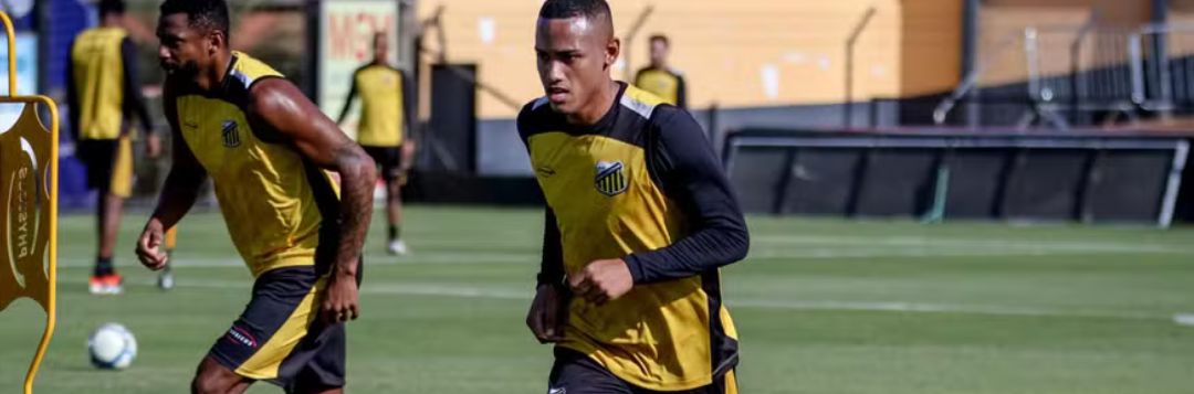 imagem da materia: Patrick comemora titularidade no Novorizontino