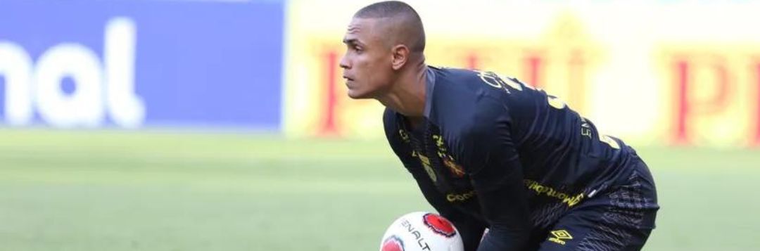 imagem da materia: Santos negocia com Renan, goleiro do Juventude
