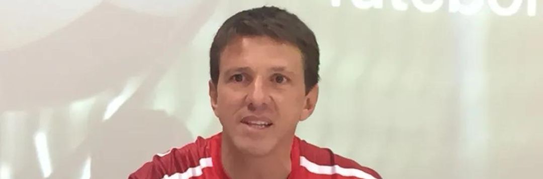 imagem da materia: Juninho Paulista banca Alberto Valentim no Ituano