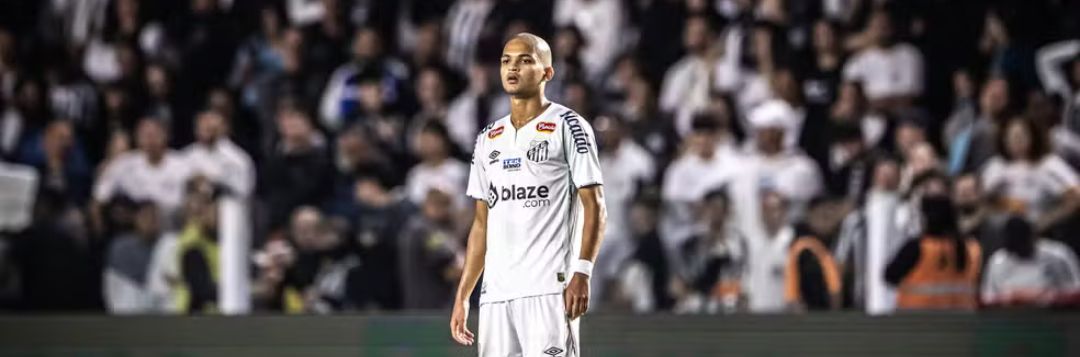 imagem da materia: Mateus Xavier estreia entre os profissionais do Santos