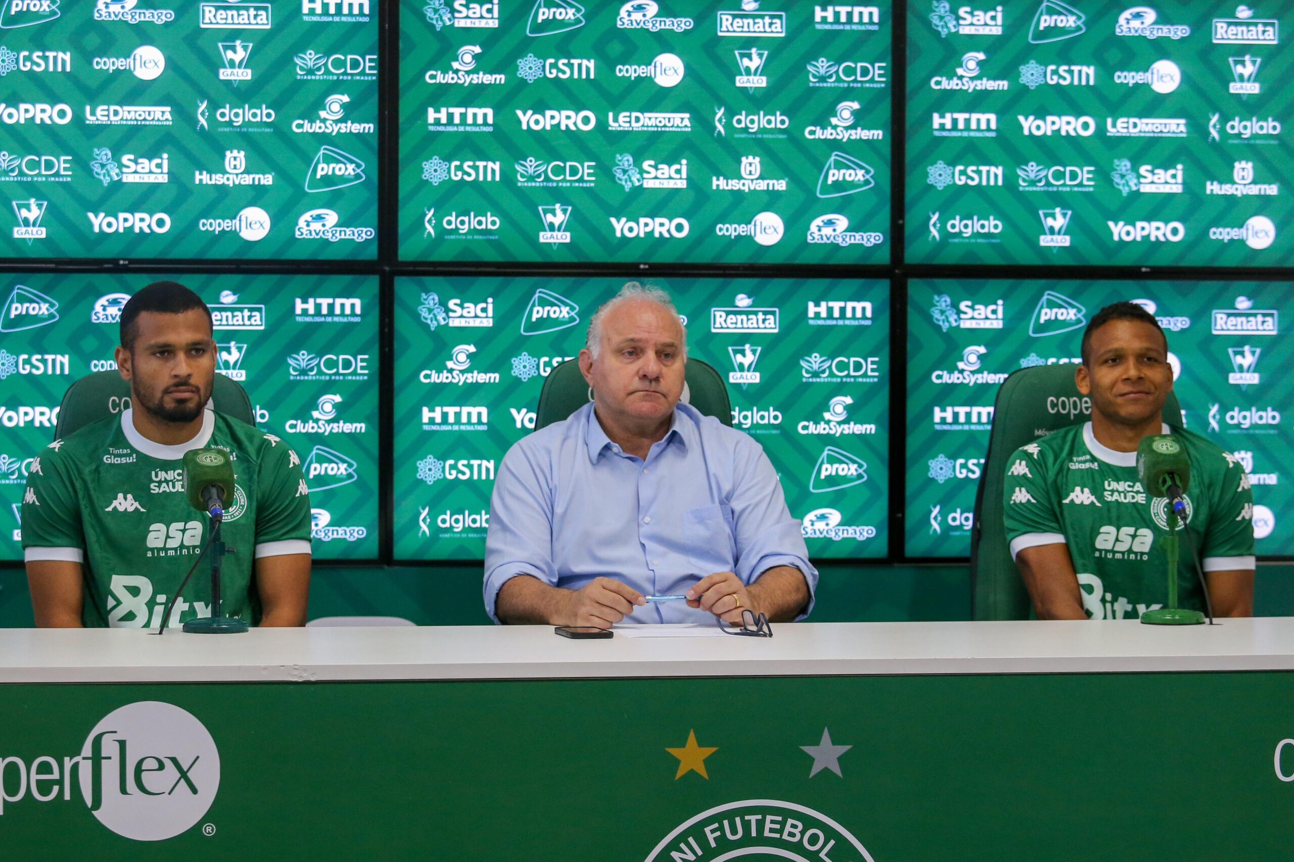 Toninho Cecílio e reforços em entrevista coletiva pelo Guarani.