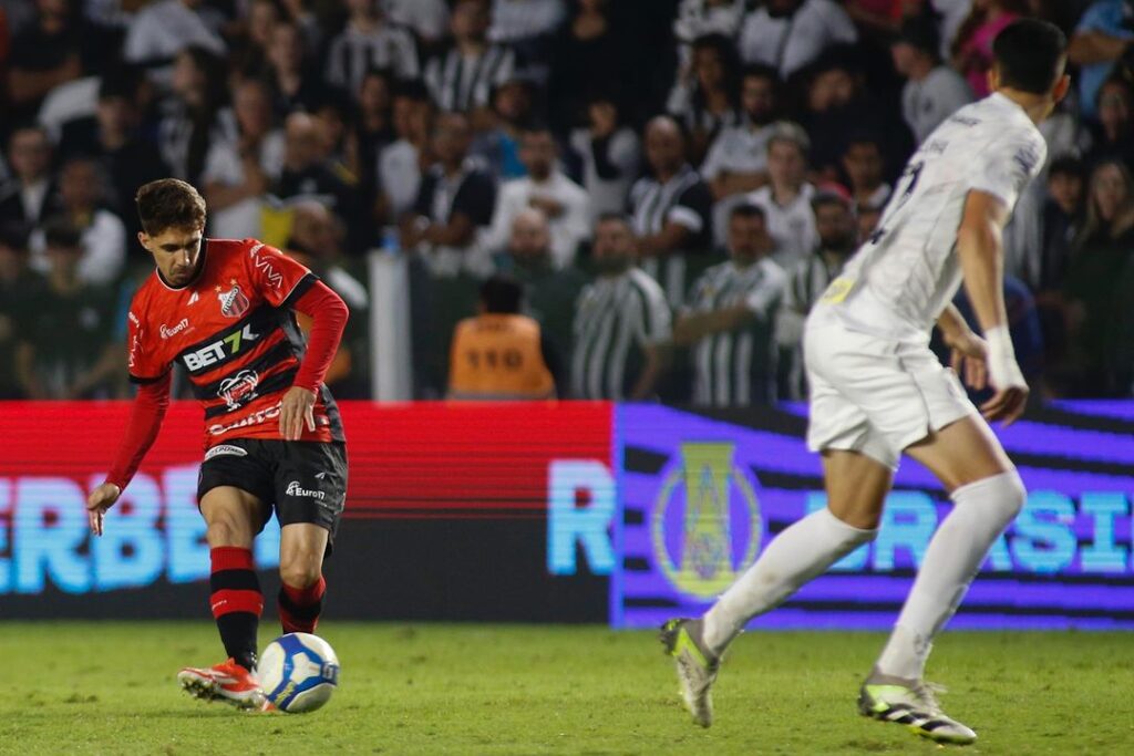Neto Berola jogou contra o Santos, nesta segunda-feira (15).