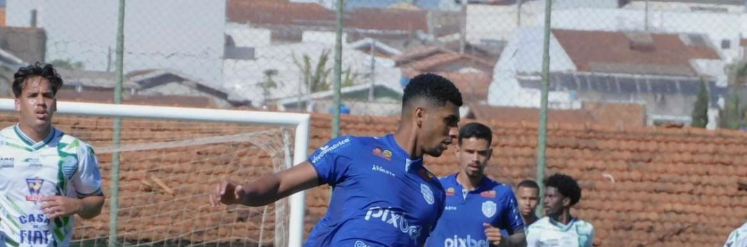 imagem da materia: Monte Azul vence Francana e se isola na liderança do Grupo 2