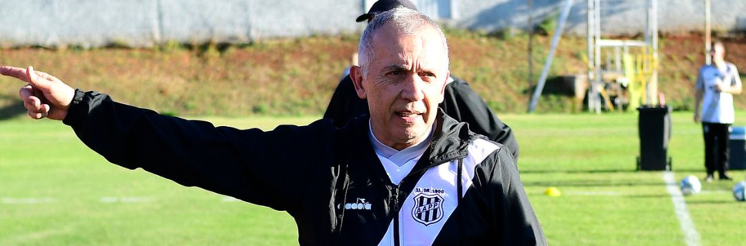 imagem da materia: Nelsinho volta a ter problemas na lateral da Ponte Preta
