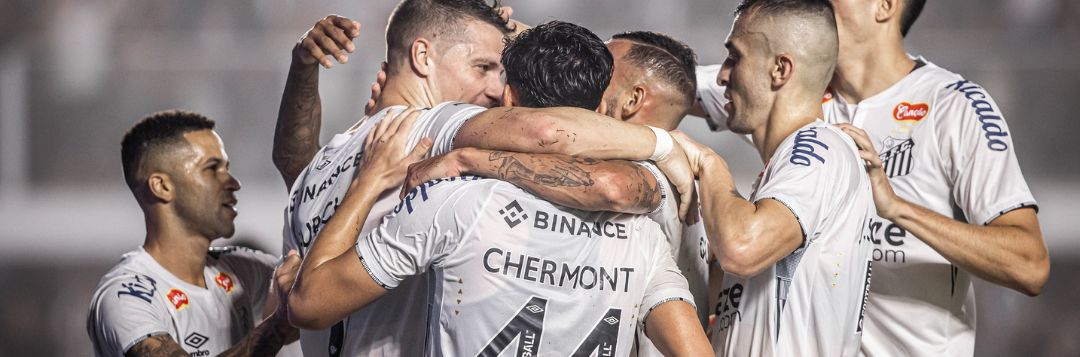 Elenco do Santos comemorando gol.