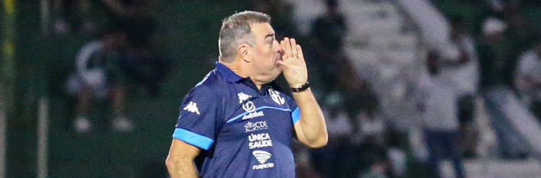 imagem da materia: Pintado celebra ponto, mas crítica árbitro de jogo do Bugre