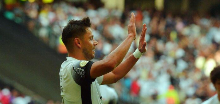 imagem da materia: Corinthians vence a segunda seguida e sai do Z4