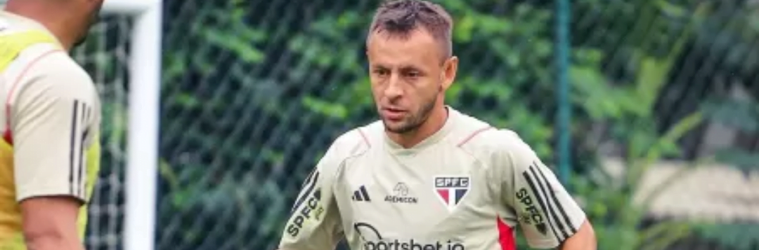 imagem da materia: Rafinha volta e vira opção para posição carente no Tricolor