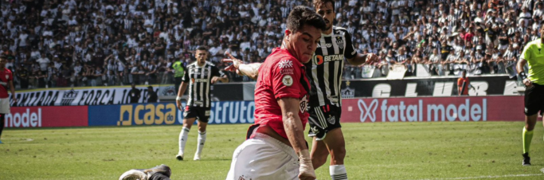 imagem da materia: Emprestado pelo Corinthians, Roni é elogiado no Atlético-GO