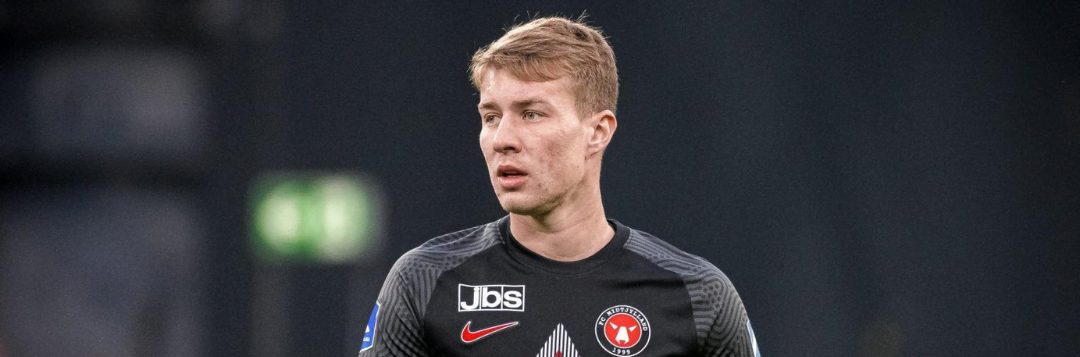 imagem da materia: Corinthians encaminha contratação de Charles do Midtjylland