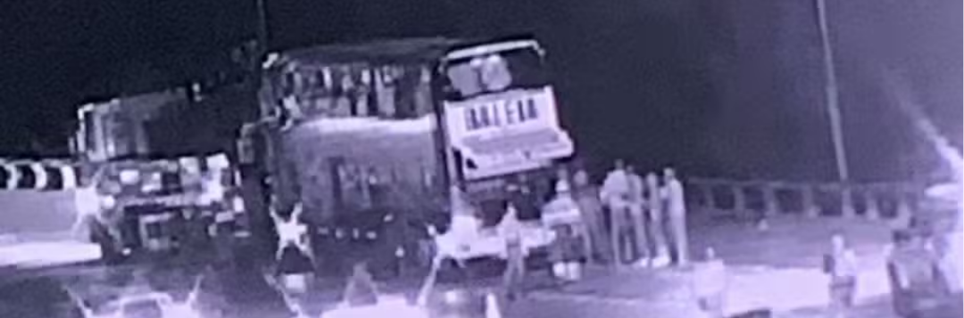 imagem da materia: Ônibus do Santos quebra antes de viagem para duelo no Pará