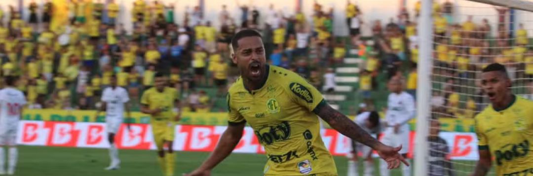 imagem da materia: STJD suspende Dellatorre por quatro jogos
