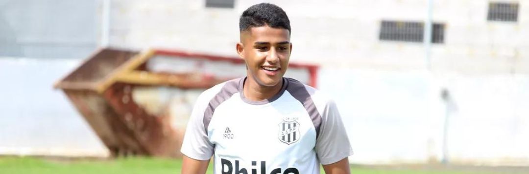 imagem da materia: Jean Carlos, da Ponte Preta, rompe ligamento do joelho