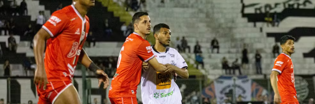 imagem da materia: Comercial x Primavera: árbitro distribuiu 13 cartões no jogo