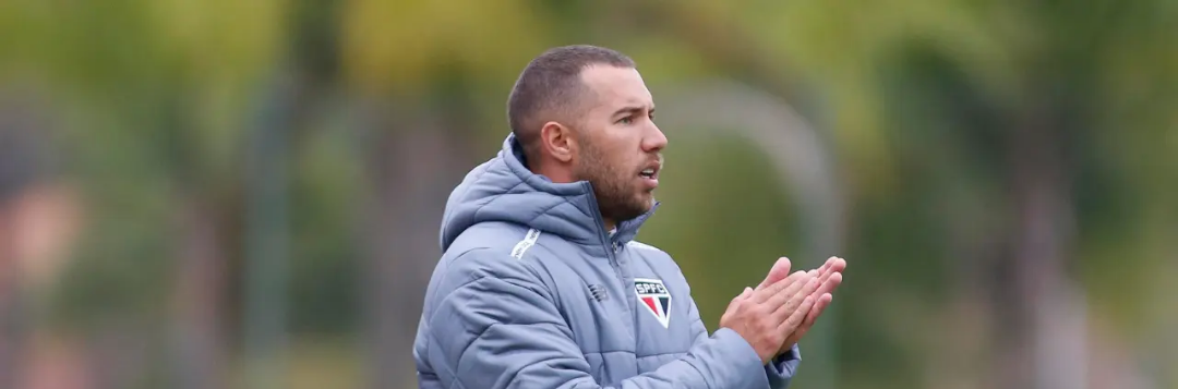 imagem da materia: Allan Barcelos completa 20 jogos à frente do sub-20 do SPFC