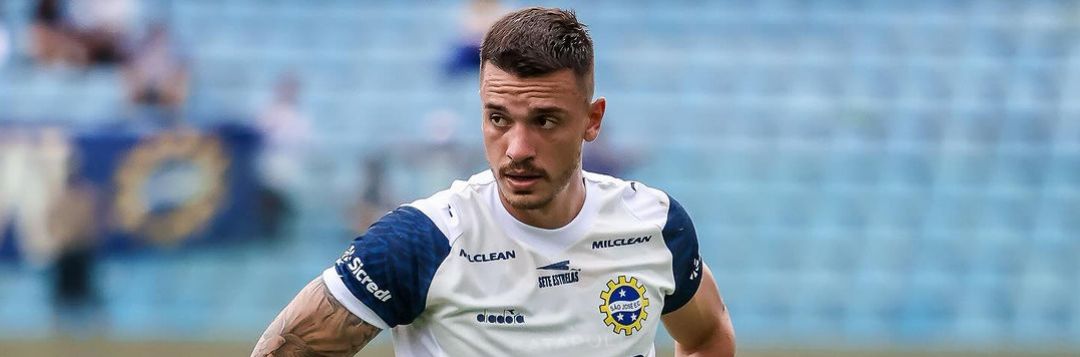 imagem da materia: Ponte Preta contrata o lateral-esquerdo Heitor Roca