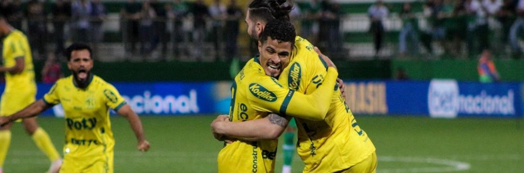 imagem da materia: Mirassol vence Chapecoense e se aproxima do líder Santos