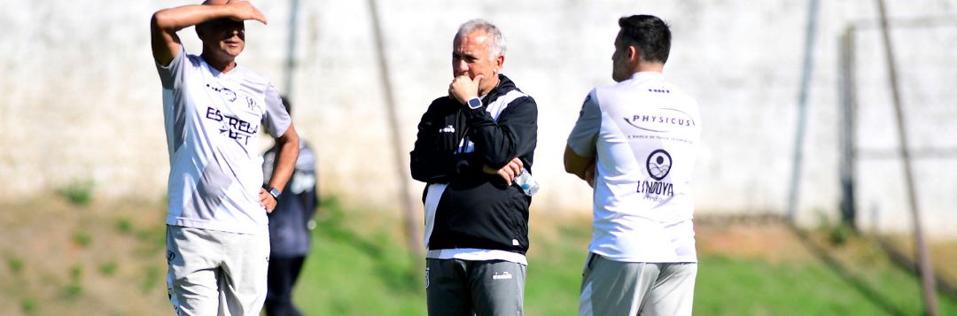 imagem da materia: Nelsinho Baptista reencontra Santos após quase 20 anos