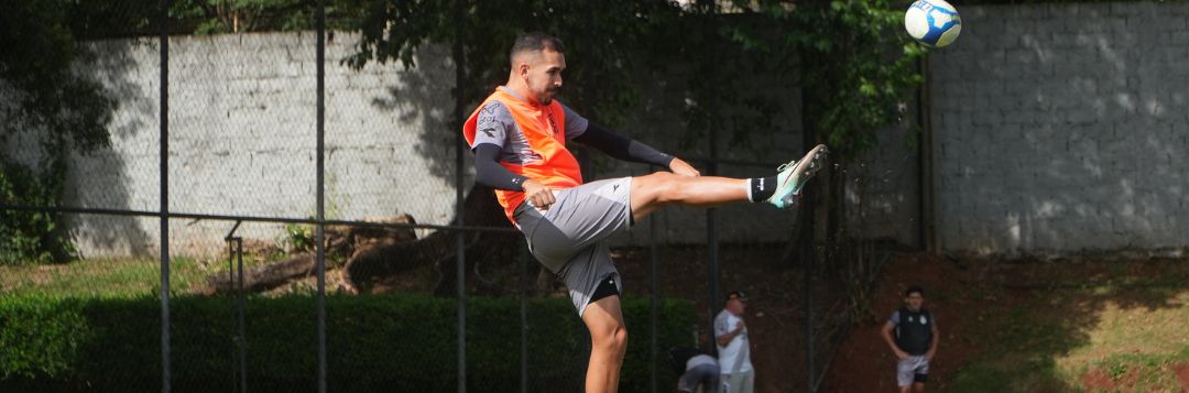 Haquin em treino da Ponte Preta.
