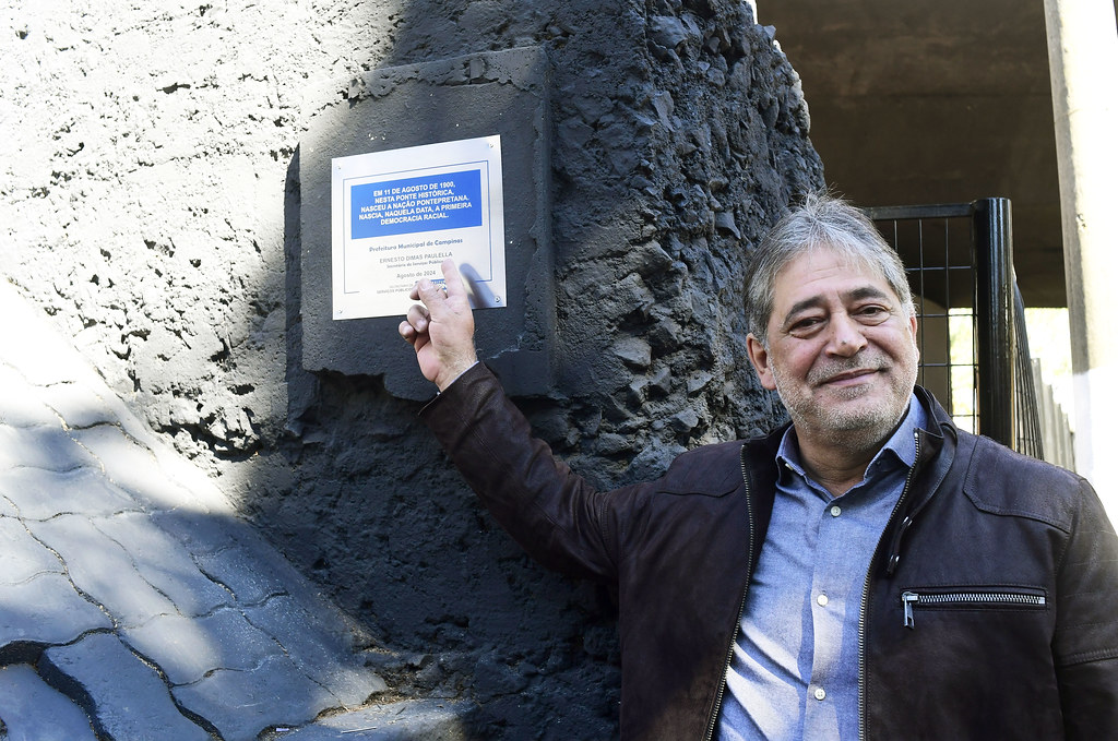 Placa homenageando o marco inicial da Ponte Preta
