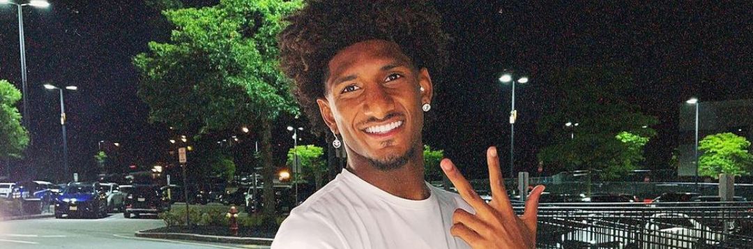 imagem da materia: Corinthians anuncia Talles Magno