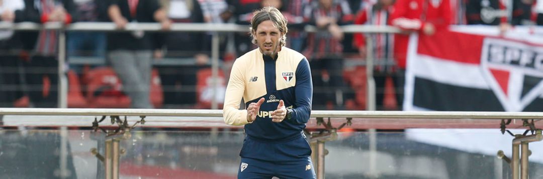 imagem da materia: Belmonte reclama de cartão recebido por Zubeldía