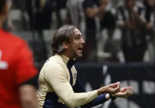 imagem da materia: Walter Casagrande critica postura agressiva de Zubeldia