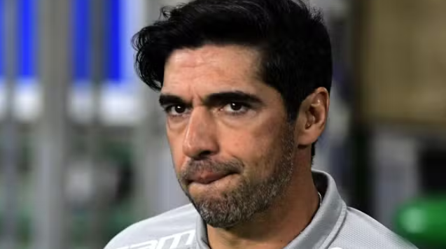 imagem da materia: Após resposta hostil, Abel pede desculpas para jornalista