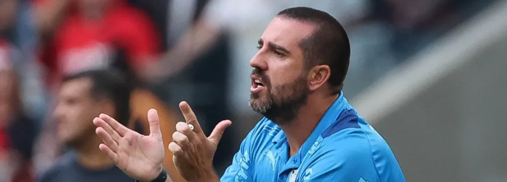 imagem da materia: Na coletiva pós-jogo, João Martins detona Anderson Daronco