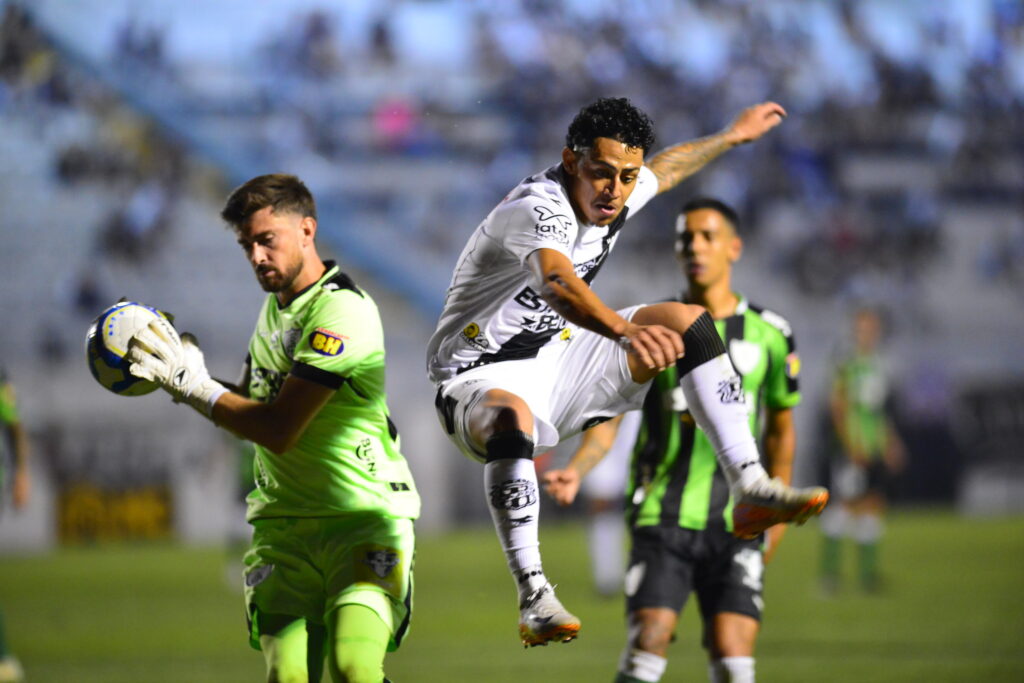 Ponte Preta tem três pontos de distância do Z-4 / Foto: Júlio César Costa/Especial PontePress