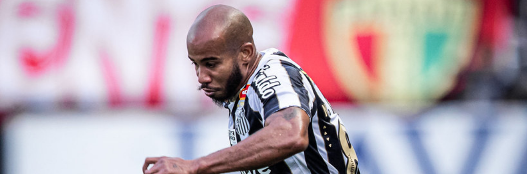 imagem da materia: Patrick volta a atuar pelo Santos após mais de um mês